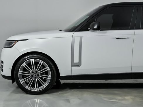 Used 2024 Land Rover Range Rover Long Wheelbase Autobiography image 7