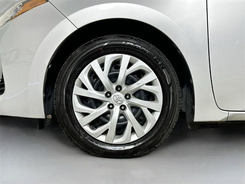 Used 2017 Toyota Corolla LE image 35