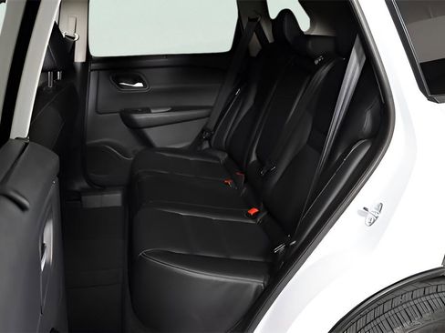 Used 2024 Nissan Rogue SL w/ SL Premium Package image 12