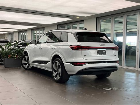Used 2025 Audi Q6 e-tron Premium Plus w/ Premium Plus AWD/4WD image 5