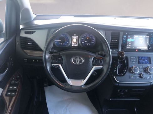 Used 2016 Toyota Sienna Limited Premium image 12