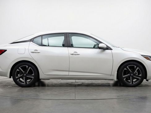 Used 2025 Nissan Sentra SV FWD image 11