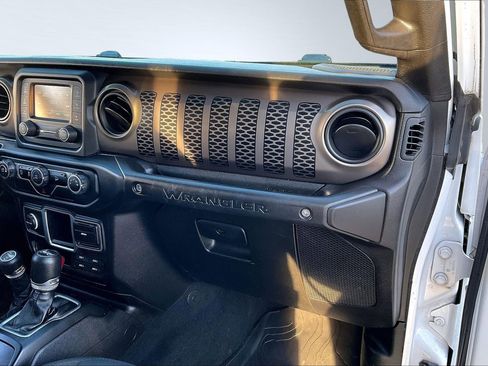 Used 2018 Jeep Wrangler Unlimited Sport image 15