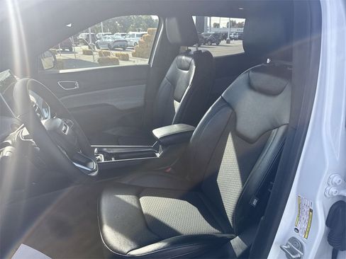 Used 2024 Jeep Compass Latitude image 13