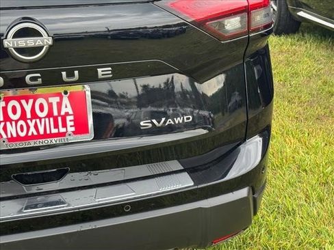 Used 2024 Nissan Rogue SV AWD/4WD image 19