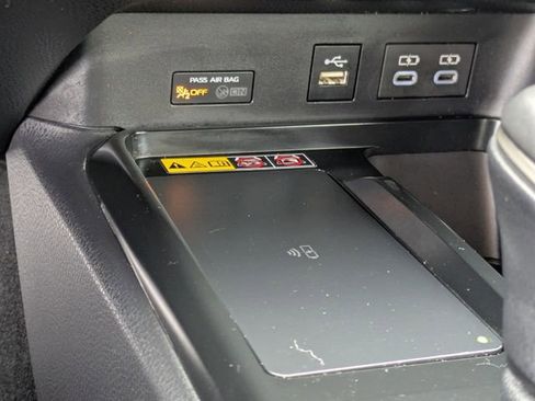 Used 2025 Toyota Camry SE image 17