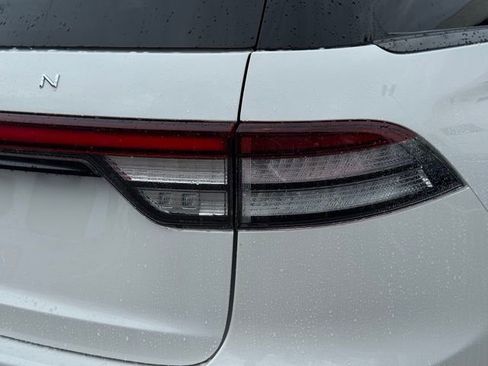 New 2026 Lincoln Aviator AWD w/ Jet Appearance Package image 9