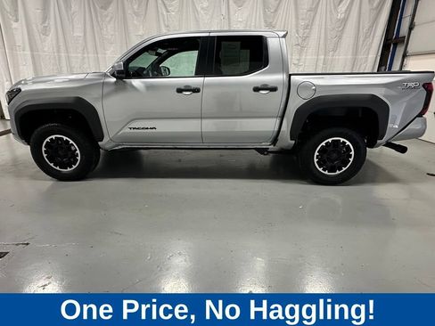 Used 2026 Toyota Tacoma TRD Off-Road AWD/4WD image 4