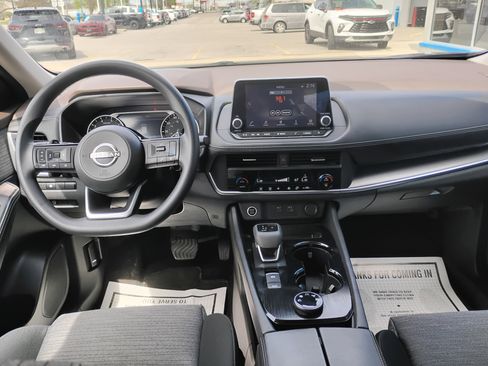 Used 2023 Nissan Rogue SV AWD/4WD image 5