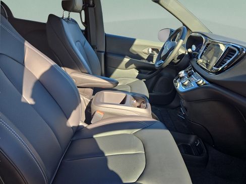 New 2026 Chrysler Voyager LX FWD image 23