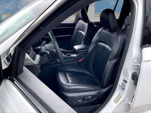 Certified 2025 Jeep Grand Cherokee Limited image 22