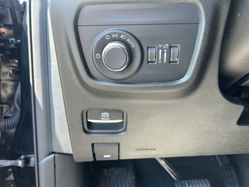 Used 2023 Jeep Grand Cherokee Altitude AWD/4WD image 18