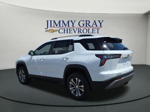 New 2026 Chevrolet Equinox LT w/ Convenience Package II FWD image 3