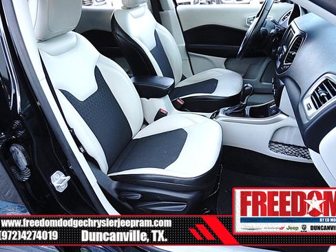 Used 2018 Jeep Compass Latitude FWD image 16