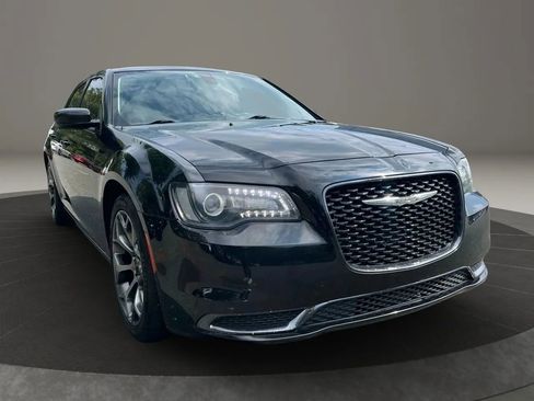 Used 2018 Chrysler 300 Touring w/ Sport Appearance Package image 3