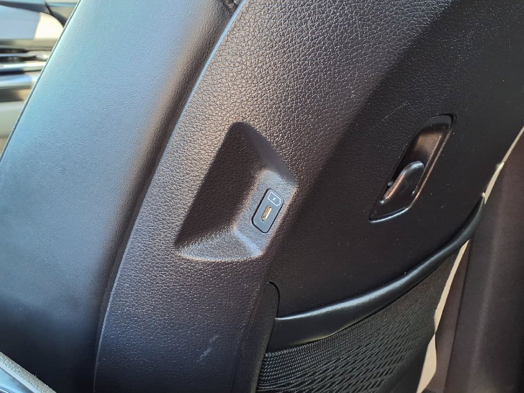 Certified 2025 Kia Carnival FWD image 14
