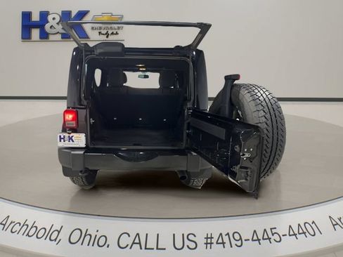 Used 2017 Jeep Wrangler Unlimited Sahara AWD/4WD image 21