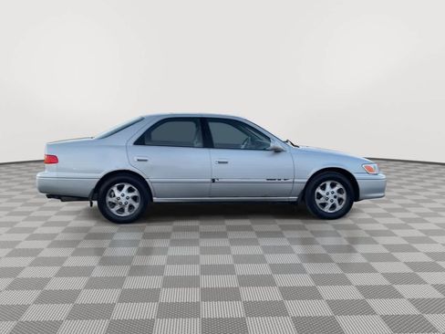 Used 2001 Toyota Camry LE image 9