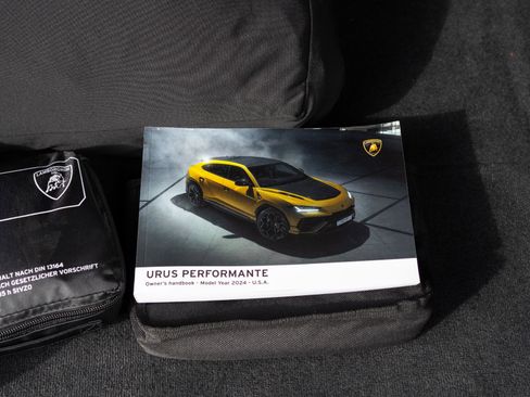 Used 2024 Lamborghini Urus Performante image 83