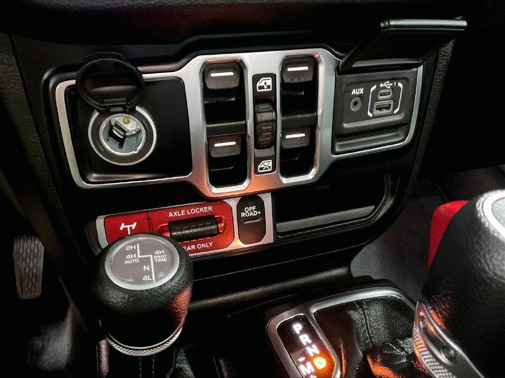 Used 2024 Jeep Wrangler Unlimited AWD/4WD image 27