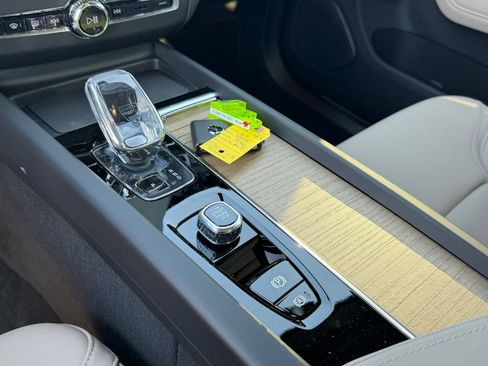 New 2027 Volvo XC60 B5 Plus AWD/4WD image 10