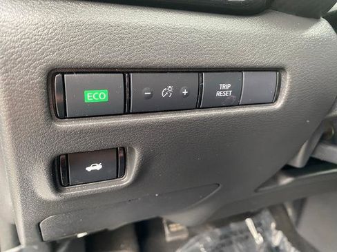 Used 2024 Nissan Sentra SV image 17