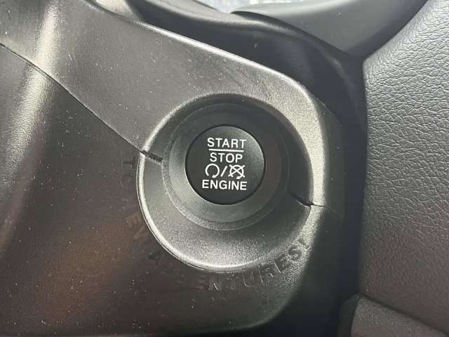 Used 2021 Jeep Renegade Latitude w/ Luxury Group I FWD image 32