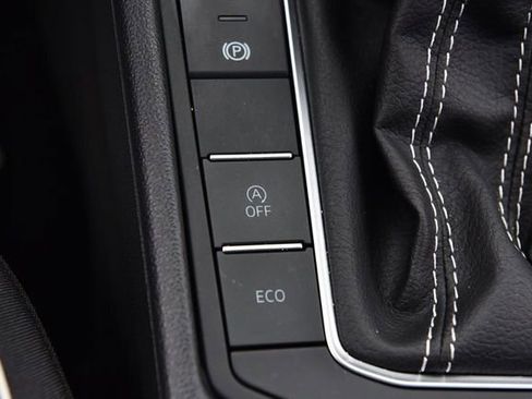 Certified 2025 Volkswagen Jetta Sport image 17