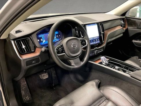 Certified 2023 Volvo XC60 B5 Ultimate w/ Climate Package AWD/4WD image 18