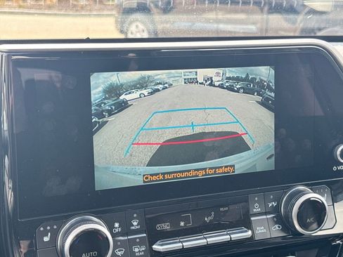 Used 2026 Toyota Highlander XLE image 25