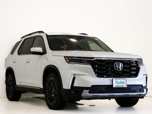 New 2025 Honda Pilot Touring image 1