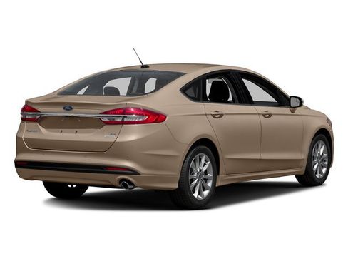 Used 2018 Ford Fusion SE w/ Fusion SE Technology Package FWD image 2