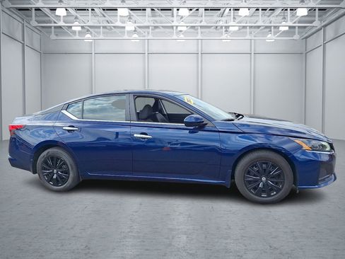 Used 2023 Nissan Altima 2.5 S FWD image 6