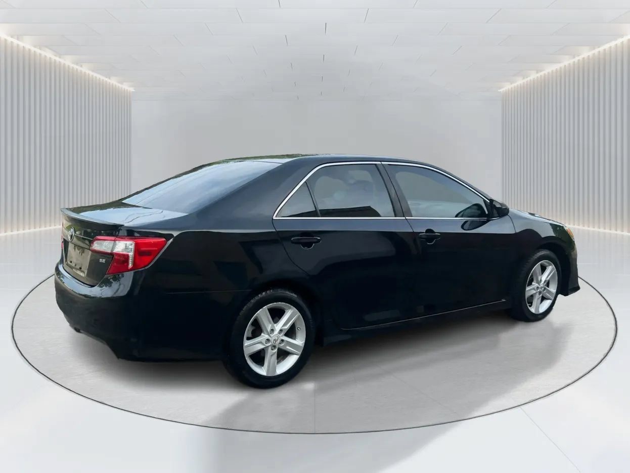 Used 2012 Toyota Camry SE FWD image 4