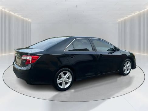 Used 2012 Toyota Camry SE FWD image 4