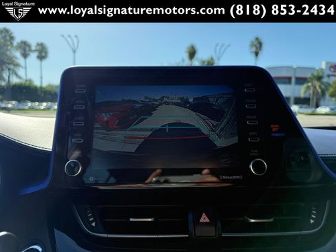 Used 2020 Toyota C-HR XLE FWD image 23