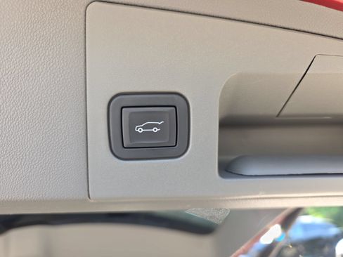 Used 2024 Cadillac XT5 Premium Luxury FWD image 13