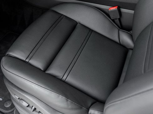 Certified 2025 Porsche Cayenne Coupe image 21