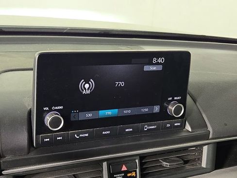 Used 2023 Honda Pilot LX image 19