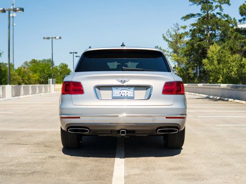 Used 2017 Bentley Bentayga AWD/4WD image 8