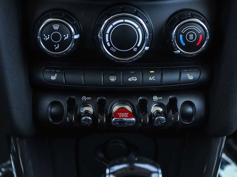 Used 2024 MINI Cooper 2-Door Hardtop FWD image 17