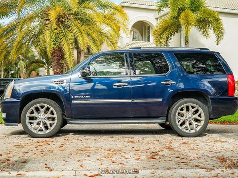 Used 2009 Cadillac Escalade AWD image 3