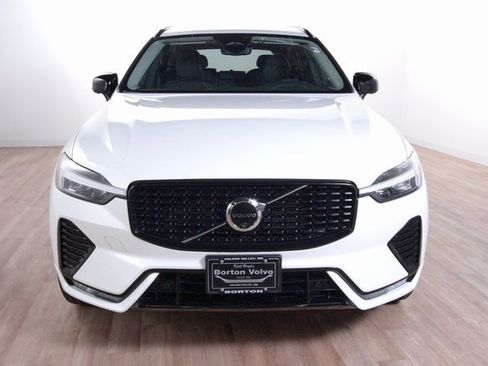 Certified 2025 Volvo XC60 B5 Plus image 2
