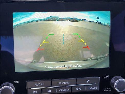 Used 2024 Nissan Frontier SV image 32