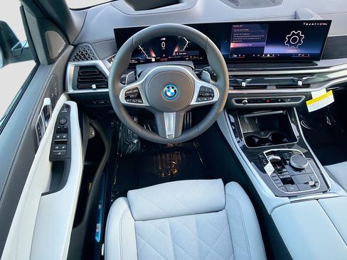 New 2026 BMW X5 xDrive50e w/ M Sport Package AWD/4WD image 17