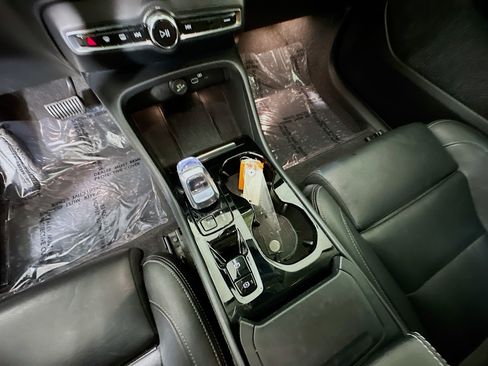 Used 2024 Volvo XC40 B5 Plus w/ Climate Package image 22