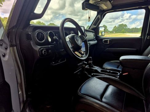 Used 2023 Jeep Wrangler Unlimited Sahara AWD/4WD image 18