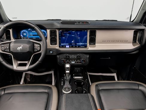 Used 2025 Ford Bronco Outer Banks AWD/4WD image 38