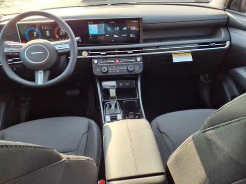 Certified 2025 Hyundai Tucson SE image 7