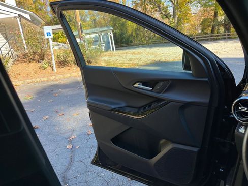 Used 2025 Chevrolet Equinox LT image 18